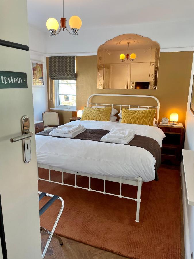 Milvil Bed & Breakfast Gosport Exterior photo